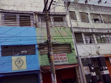 大学卒業前後過ごした安アパート（緑色の壁の部分、3階。サンパウロ市ピニェイロス地区）